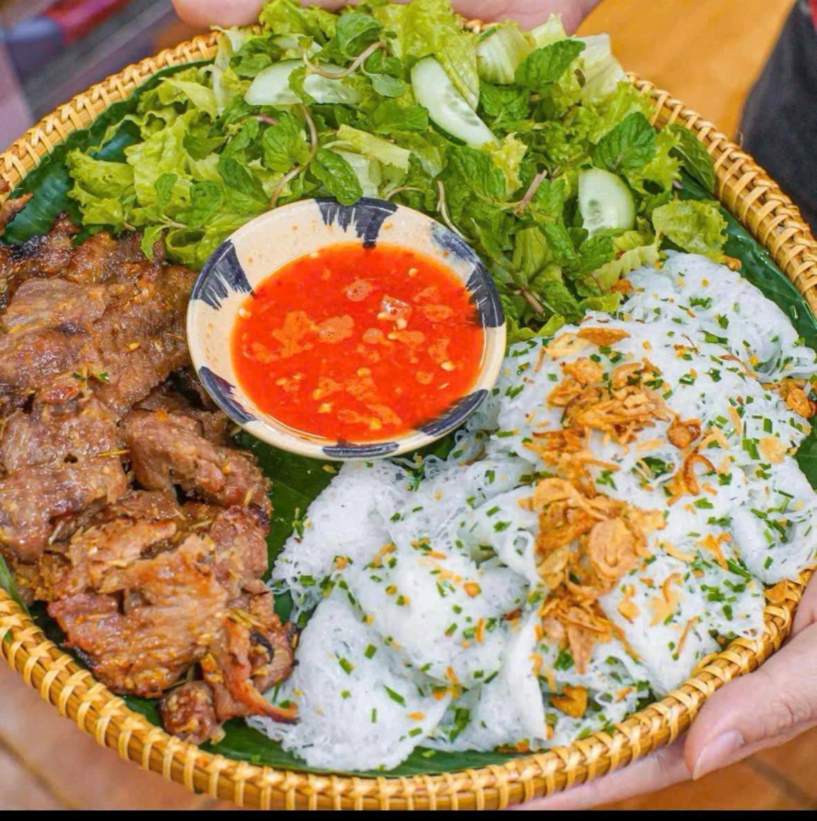 Vân bún thịt nướng bánh hỏi