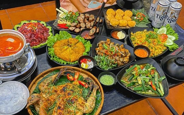 Quán gà, gỏi cá Thanh Vân