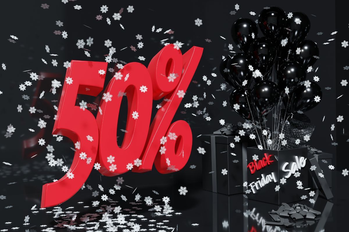 Các ưu đãi giảm giá lớn luôn thu hút khách hàng trong dịp Black Friday (Ảnh: Sưu tầm Internet)