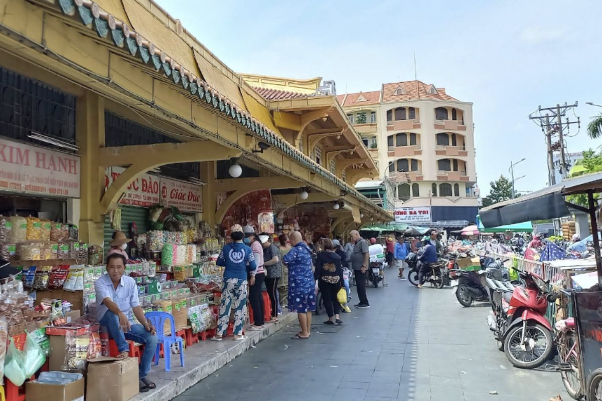 chợ bình tây bán gì