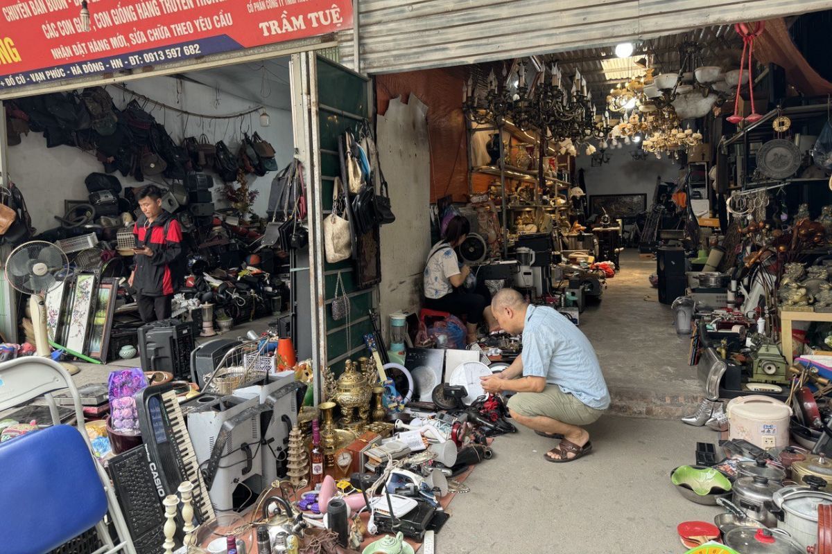chợ đồ cổ vạn phúc
