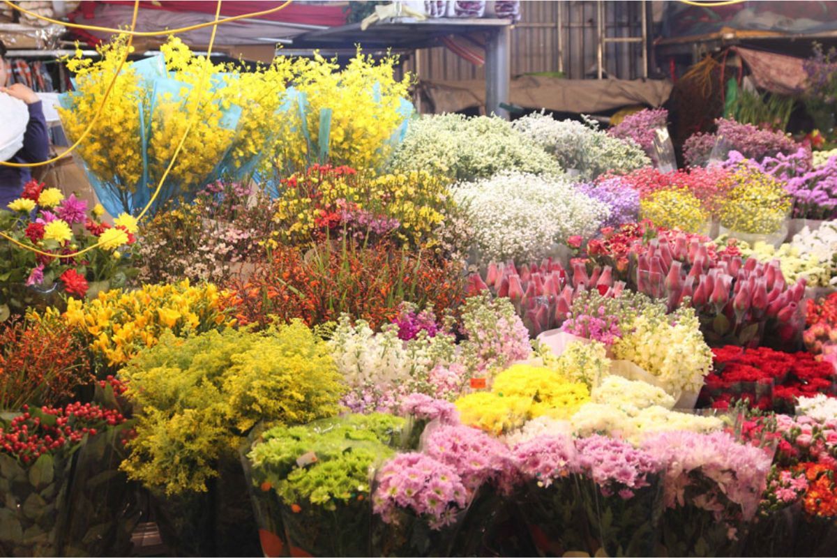 chợ hoa tây tựu bán gì