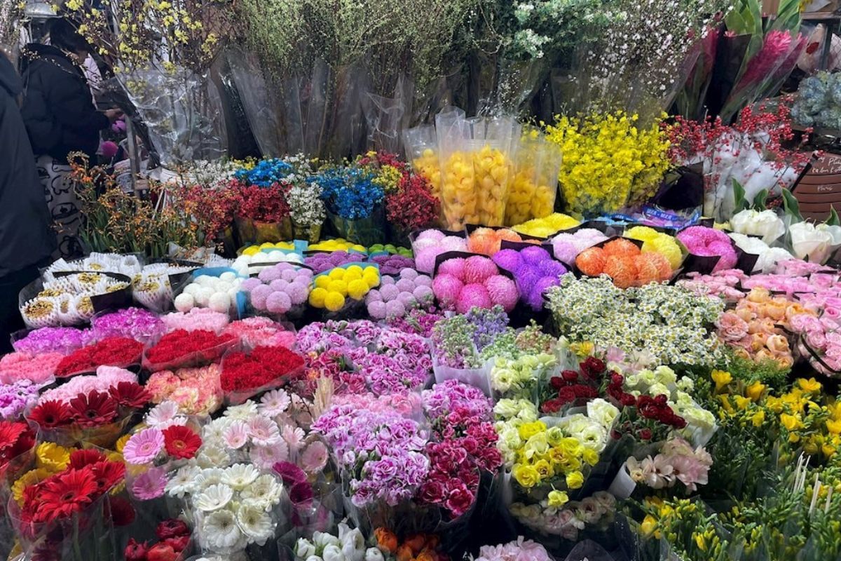 chợ hoa tây tựu ở đâu