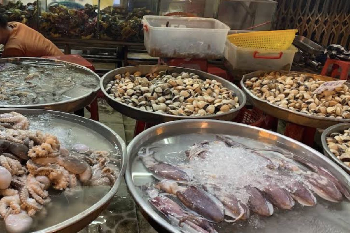 chợ phạm văn hai bán gì