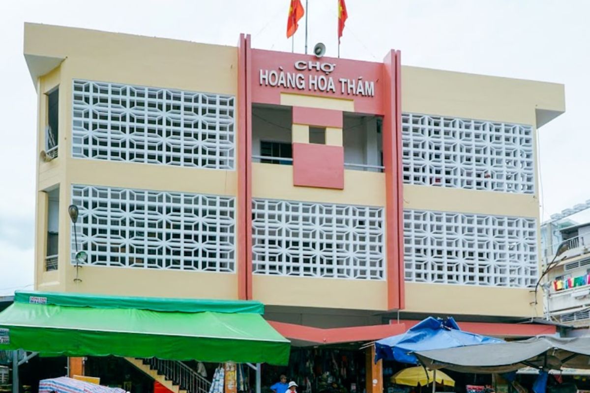 chợ sinh viên hoàng hoa thám