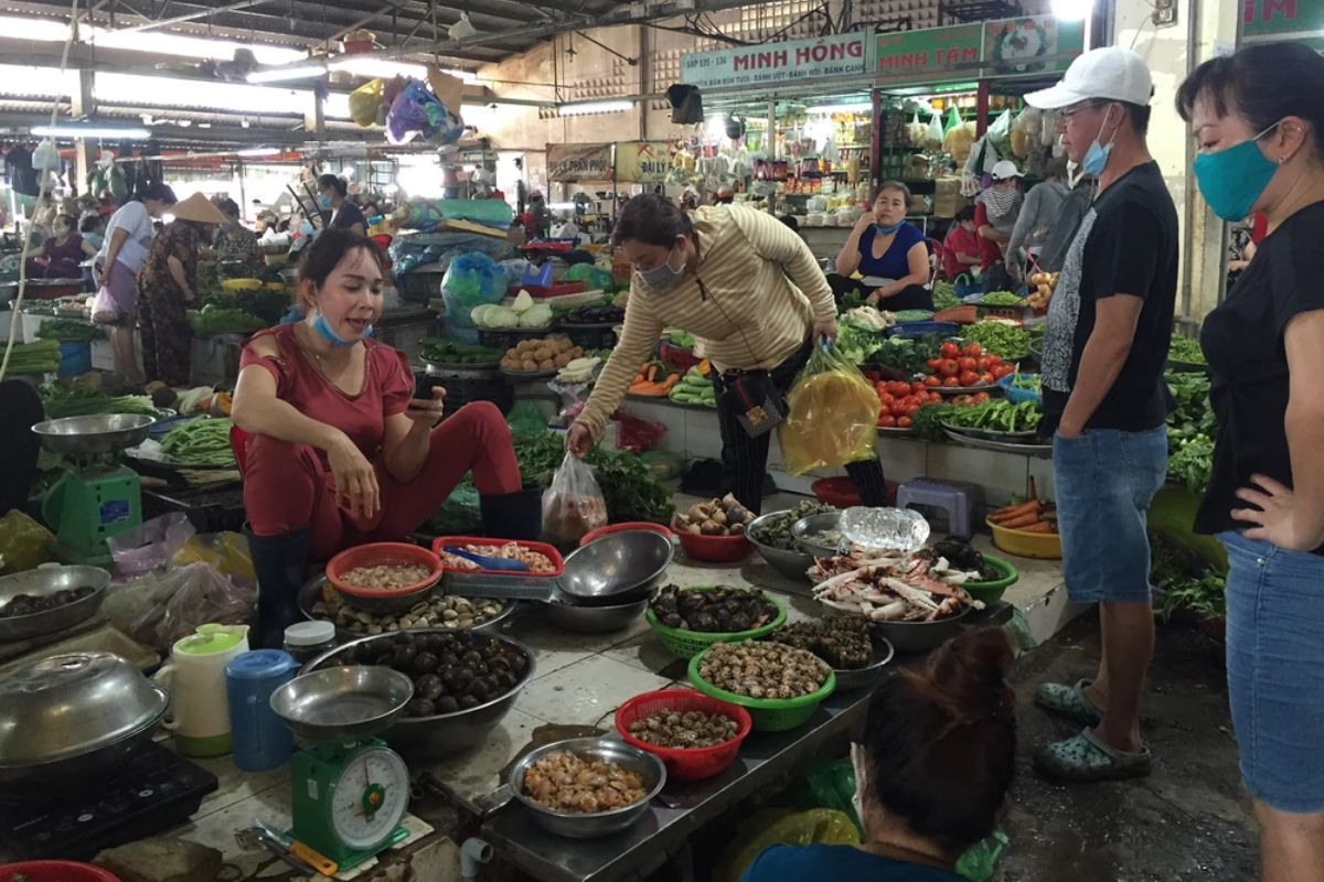 chợ trần hữu trang bán gì