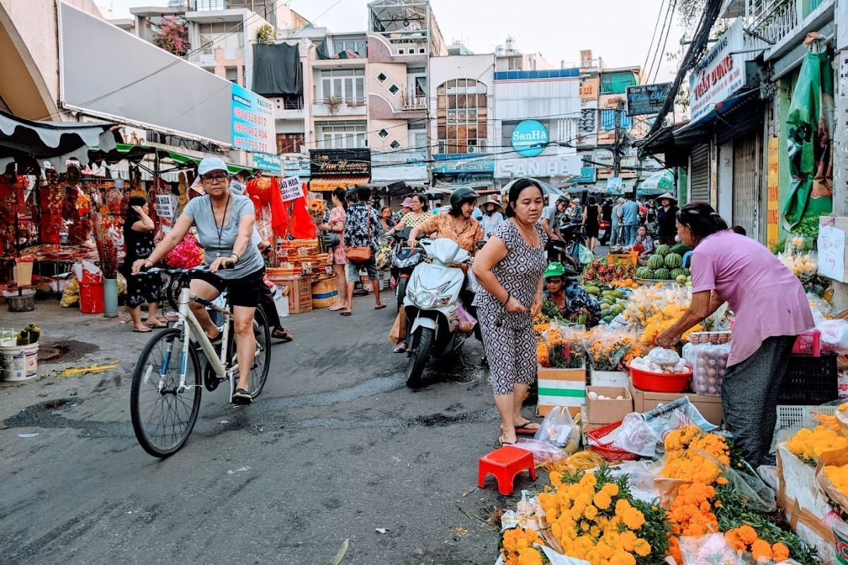 chợ trần hữu trang mấy giờ mở cửa