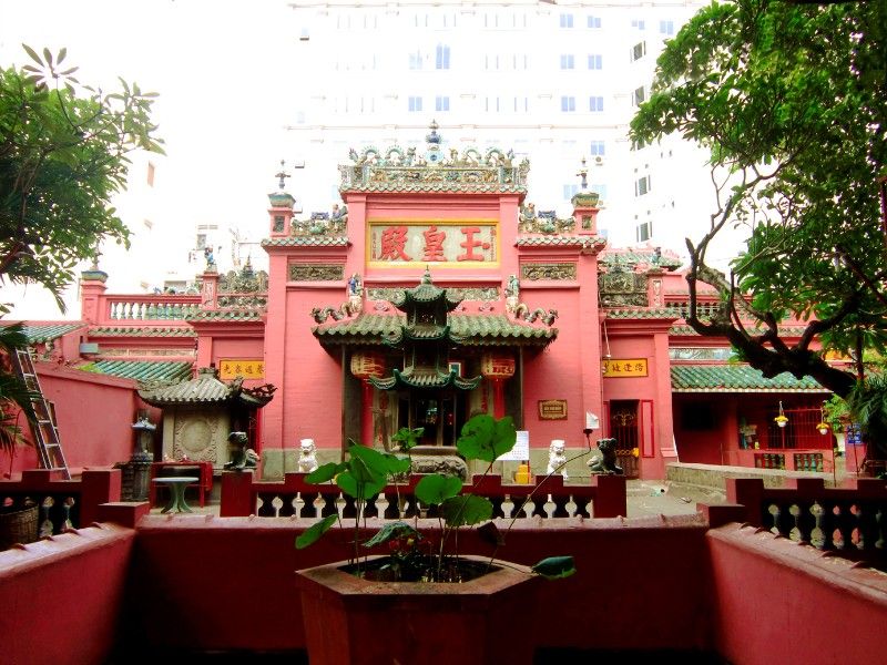 chua ngoc hoang o dau