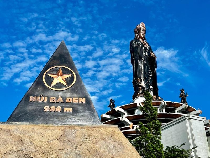 chùa trên núi bà đen tây ninh