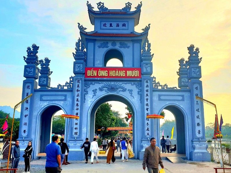 đền thờ ông hoàng mười