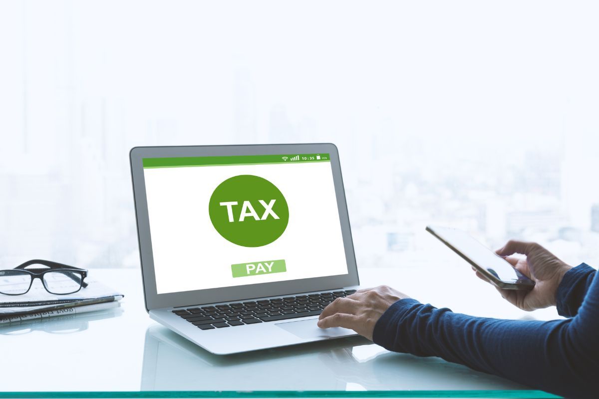 Doanh nghiệp kinh doanh online có doanh thu trên 100 triệu đồng phải đóng thuế GTGT và thuế TNCN (Ảnh: Sưu tầm Internet)