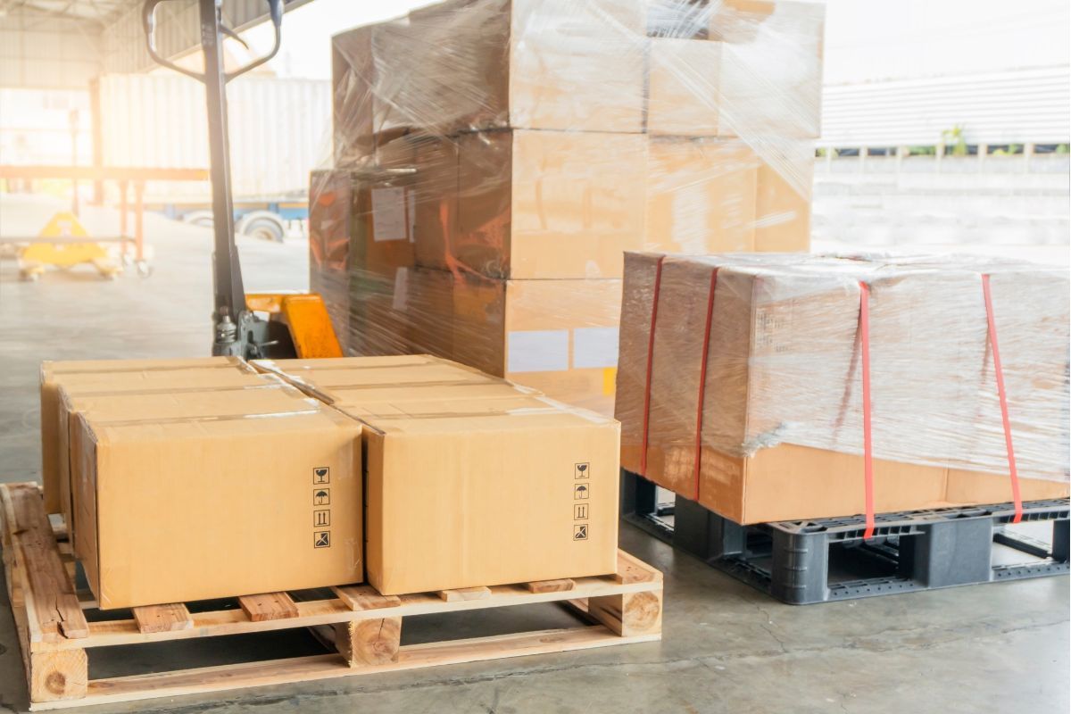 Hàng hóa là sản phẩm của lao động đáp ứng được nhu cầu con người được mang ra trao đổi trên thị trường (Ảnh: Sưu tầm Internet)