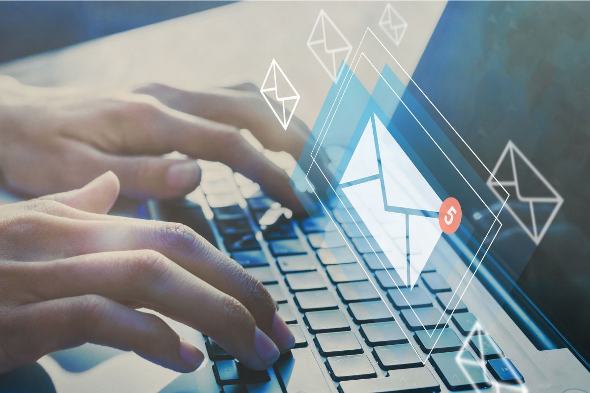 Email Marketing là phương pháp tiếp cận khách hàng online cổ điển nhưng hiệu quả (Ảnh: Sưu tầm Internet)