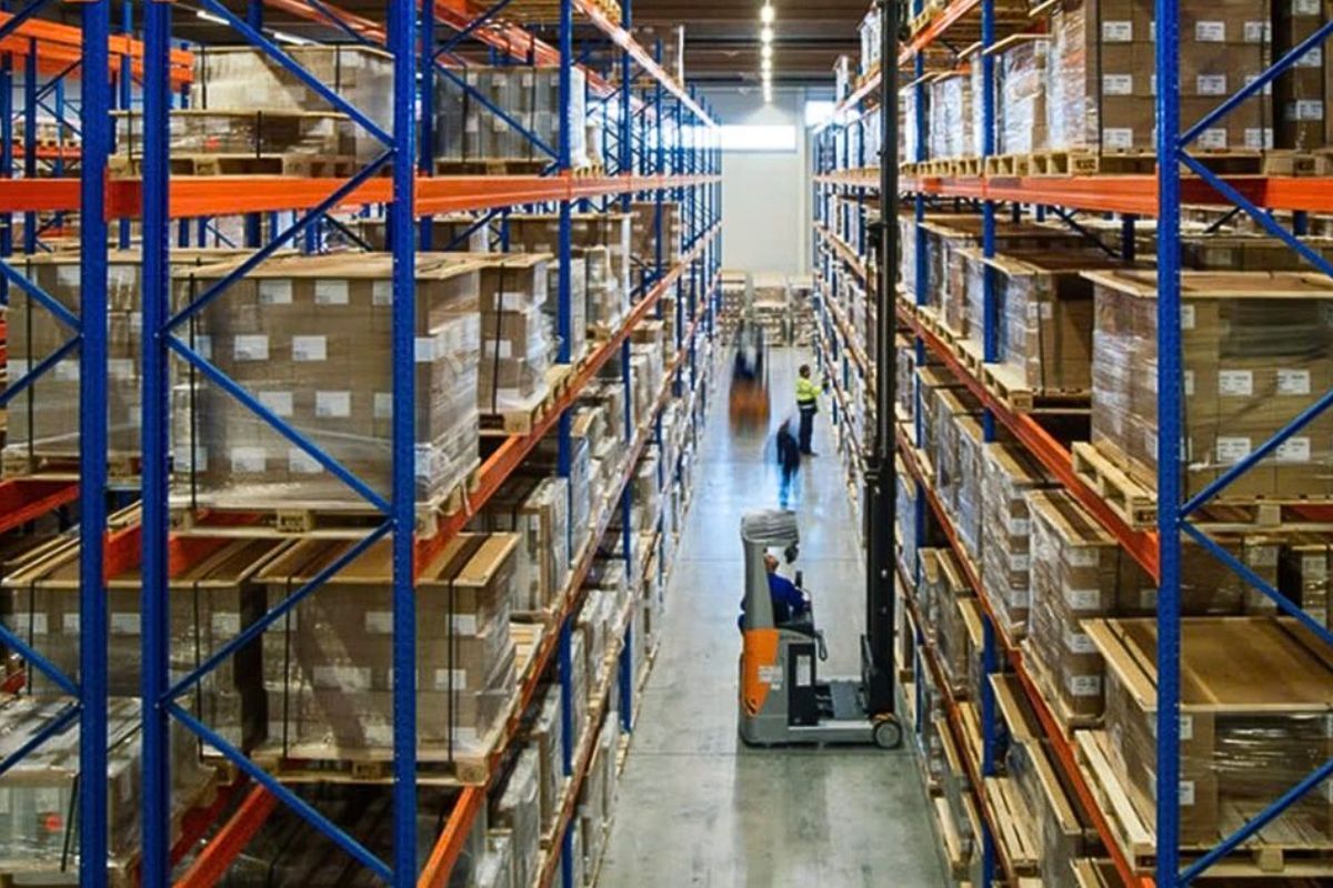 kho trung chuyển là gì