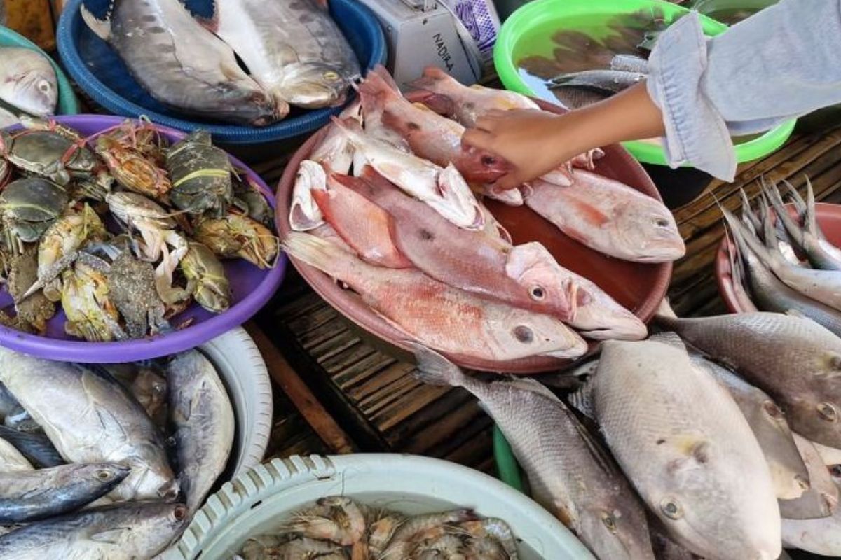 các mặt hàng thực phẩm tại chợ