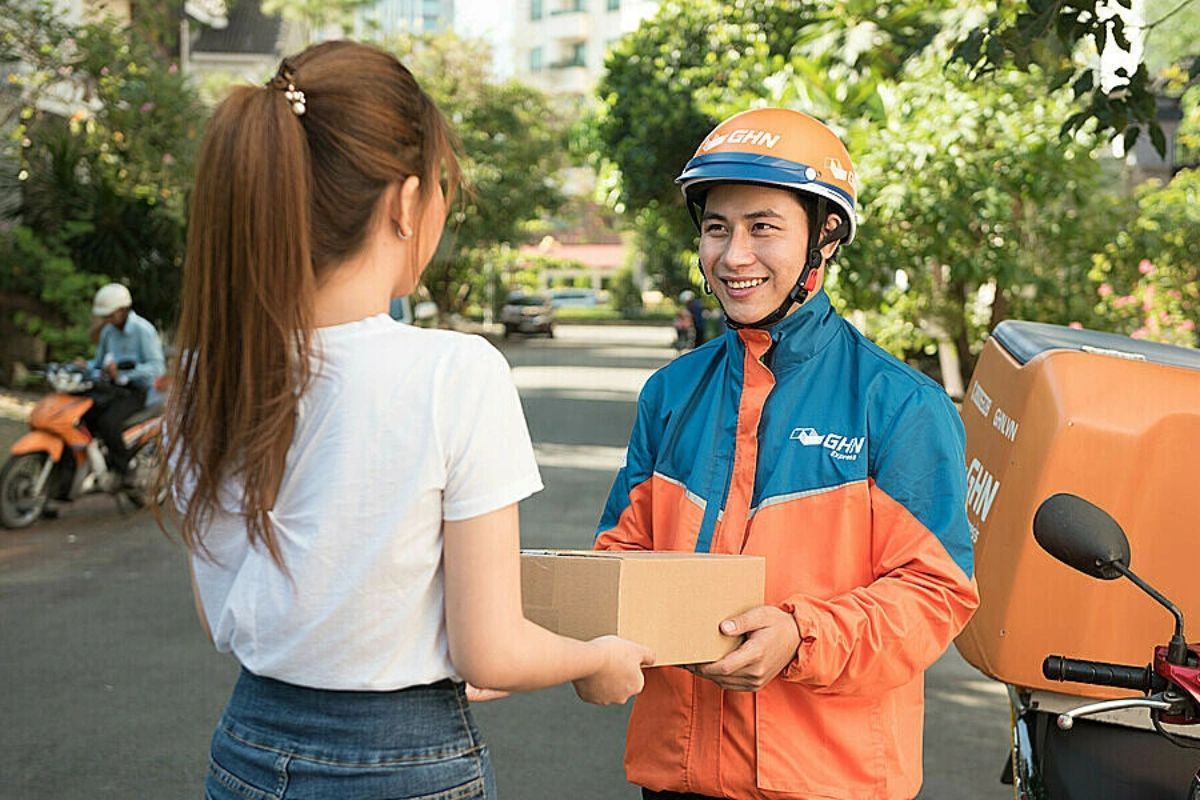 lương shipper giao hàng nhanh bao nhiêu