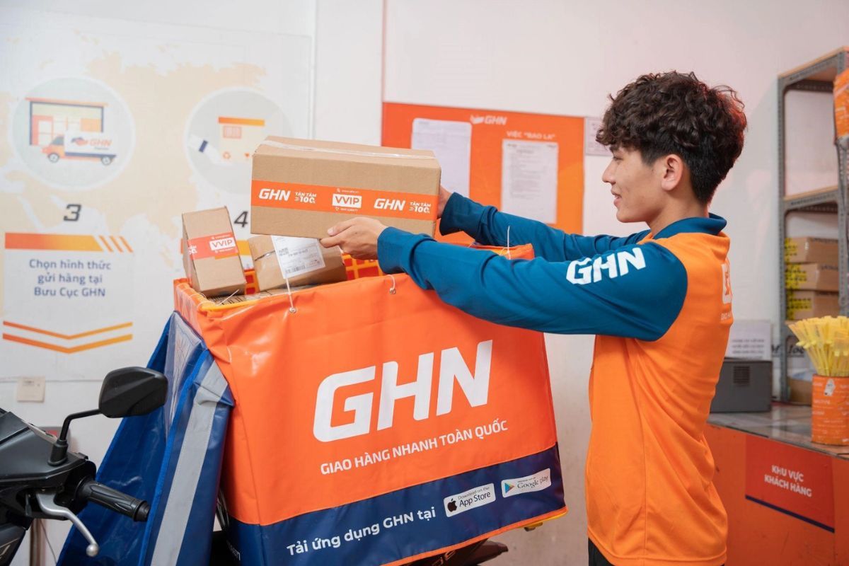shipper giao hàng nhanh làm việc đến mấy giờ