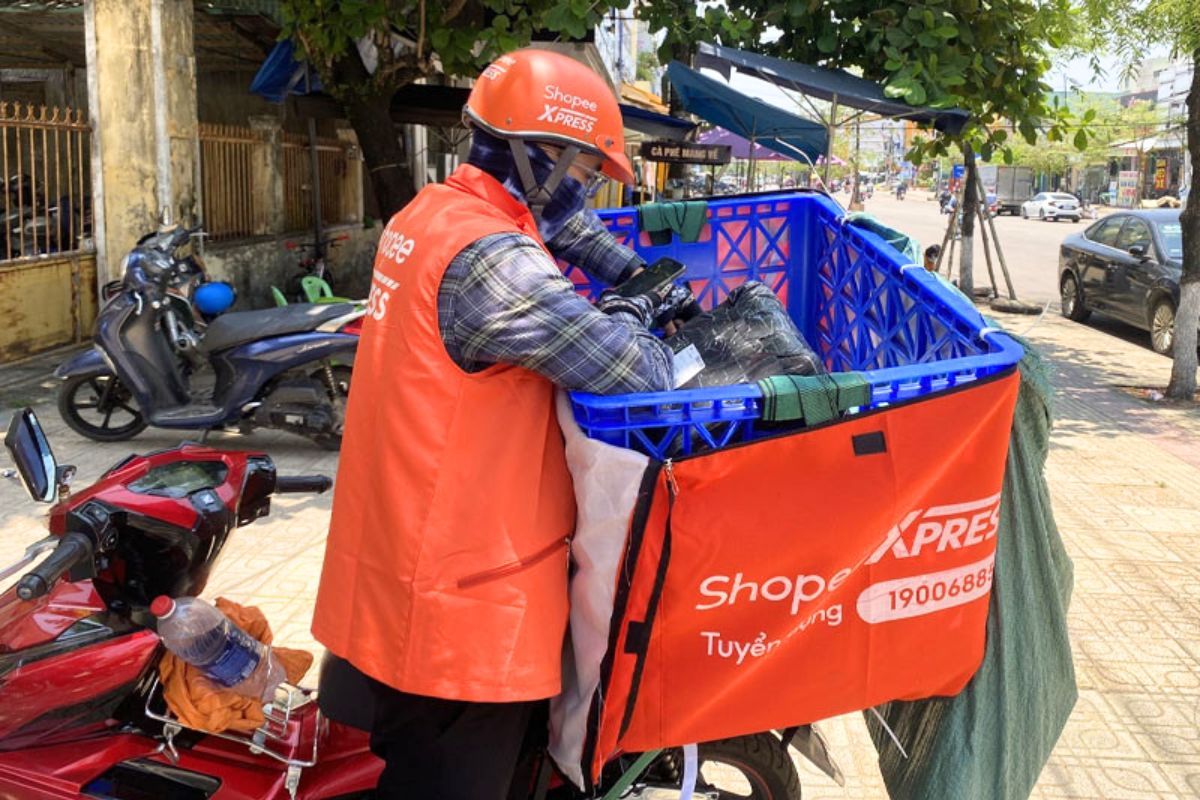 shipper shopee giao hàng đến mấy giờ