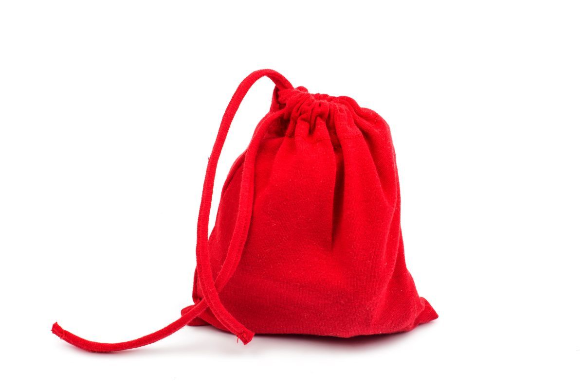 Mang theo túi muối nhỏ giúp tránh gặp vận xui (Ảnh: Sưu tầm Internet)